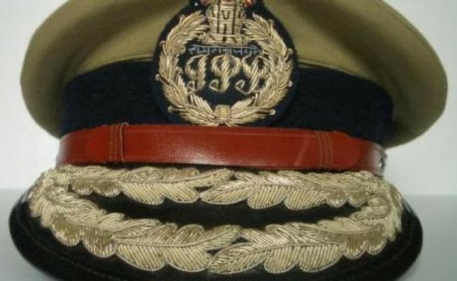 योगी सरकार ने किये उन्नाव की एसपी समेत 36 आईपीएस के तबादले