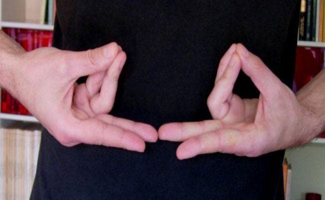 International Yoga Day: डायबिटीज और आंखों के लिए इतनी फायदेमंद है यह आसान योग मुद्रा, जानें