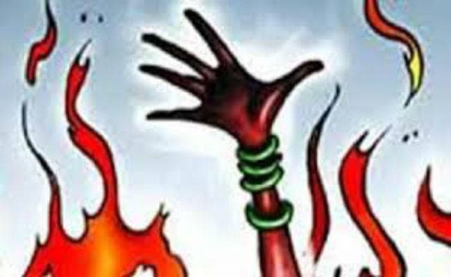 ऑनर किलिंग : प्रेम विवाह करने जा रही बेटी को पिता ने जिंदा जलाया