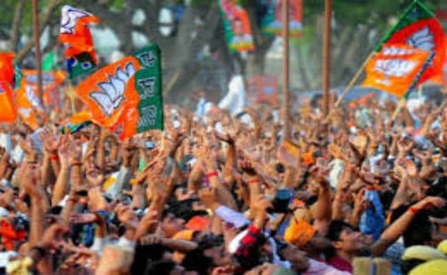तिहरे हत्याकांड के खिलाफ भाजपाकर्मियों का प्रदर्शन