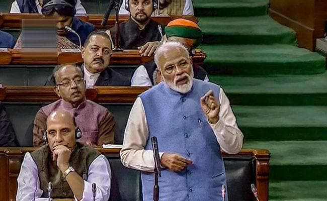 लोस में PM मोदी ने कहा – गले मिलने और गले पड़ने का फर्क यहीं समझा