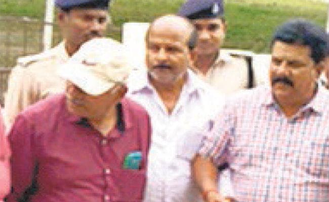 पूर्णिया में 24 हजार रुपये घूस लेते राजस्व कर्मचारी गिरफ्तार
