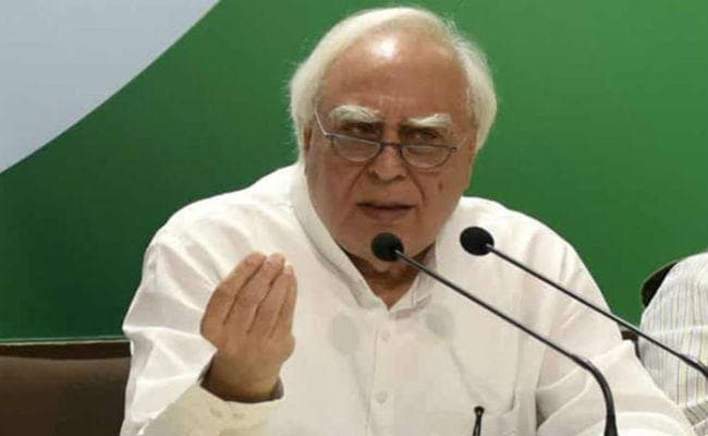 PM Modi के बयान पर कपिल सिब्बल का पलटवार : नहीं देखी जा सकती इस सरकार की पूरी फिल्म
