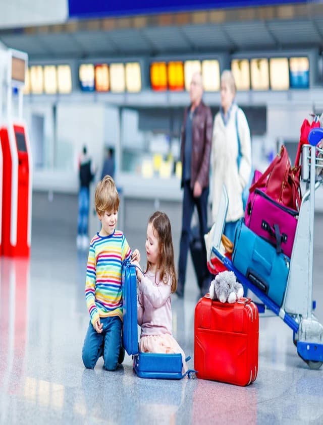 Winter Travel Tips For Kids: सर्दियों में कर रहे हैं बच्चों संग ट्रैवल का प्लान तो इन टिप्स को जरूर करें फॉलो