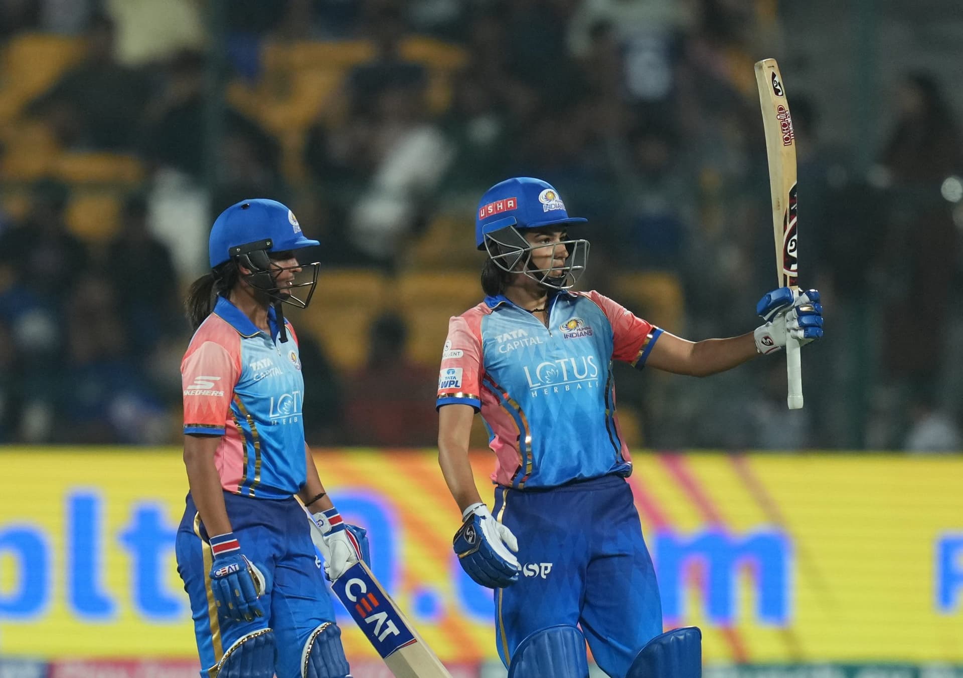WPL 2024: मुंबई इंडियंस का जलवा बरकरार, आखिरी गेंद पर छक्का लगाकर जीता पहला मुकाबला