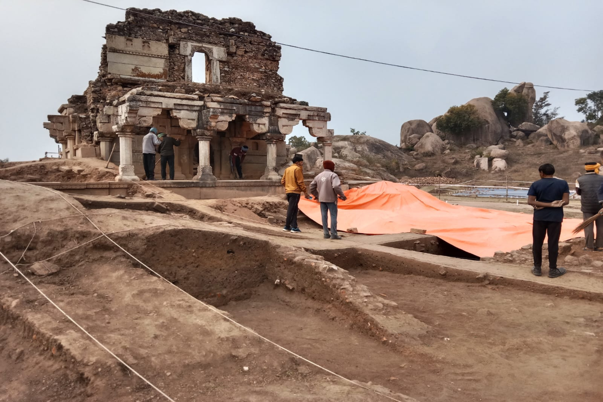 गुमला: जगरनाथ मंदिर के नीचे दबा हुआ है मंदिर का बड़ा हिस्सा, 355 साल पुराने धरोहर में छिपे हैं कई इतिहास