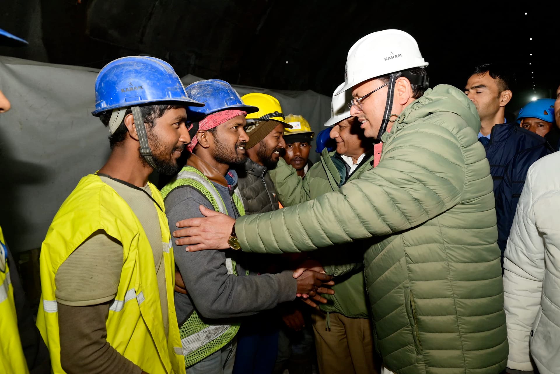 सबसे पहले मिलने वाले बचावकर्मी को देख फंसे हुए मजदूरों का कैसा था रिएक्शन? जानें