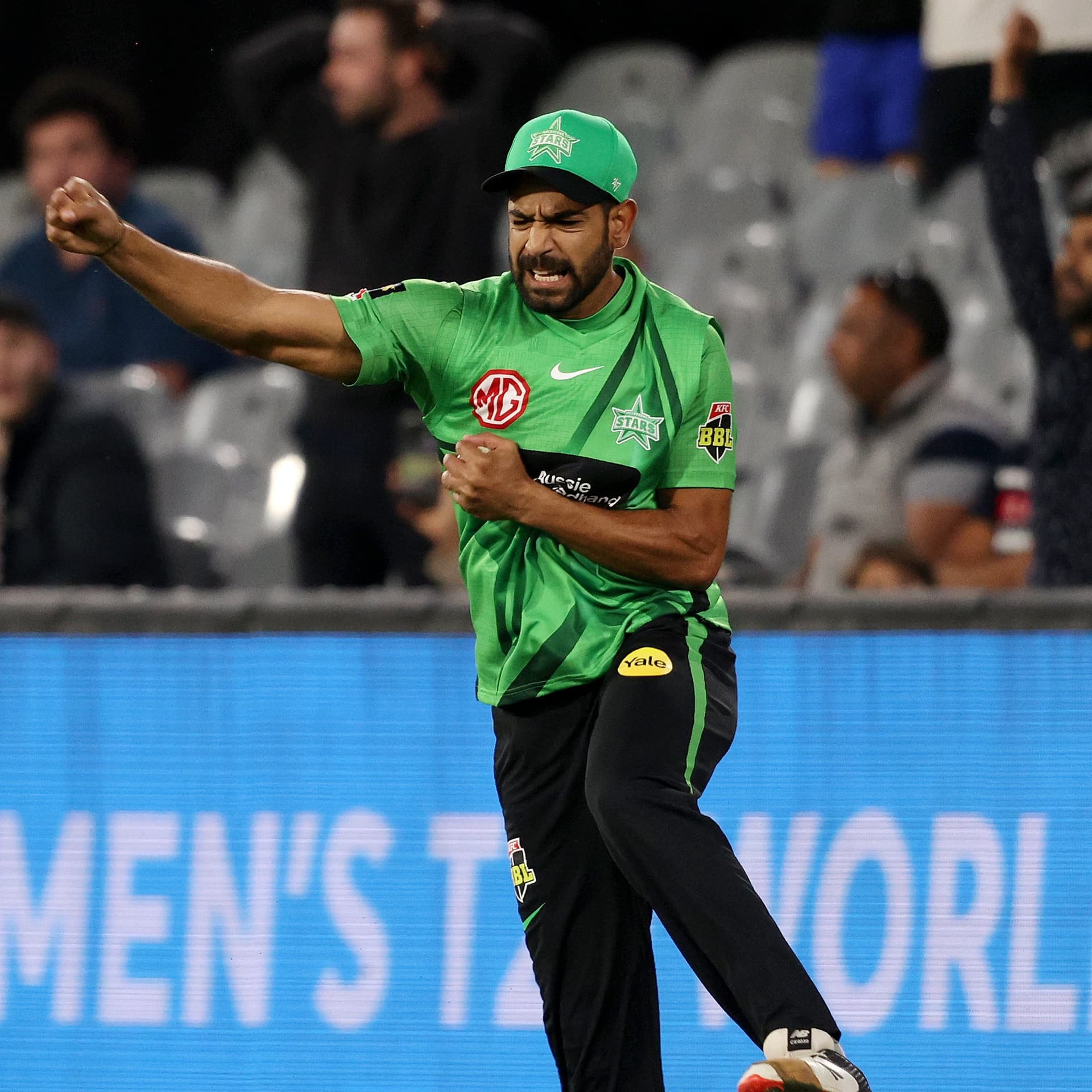 Big Bash League: पाकिस्तानी गेंदबाज ने विकेट लेने के बाद ‘कोरोना स्टाइल’ में मनाया जश्न, वीडियो वायरल