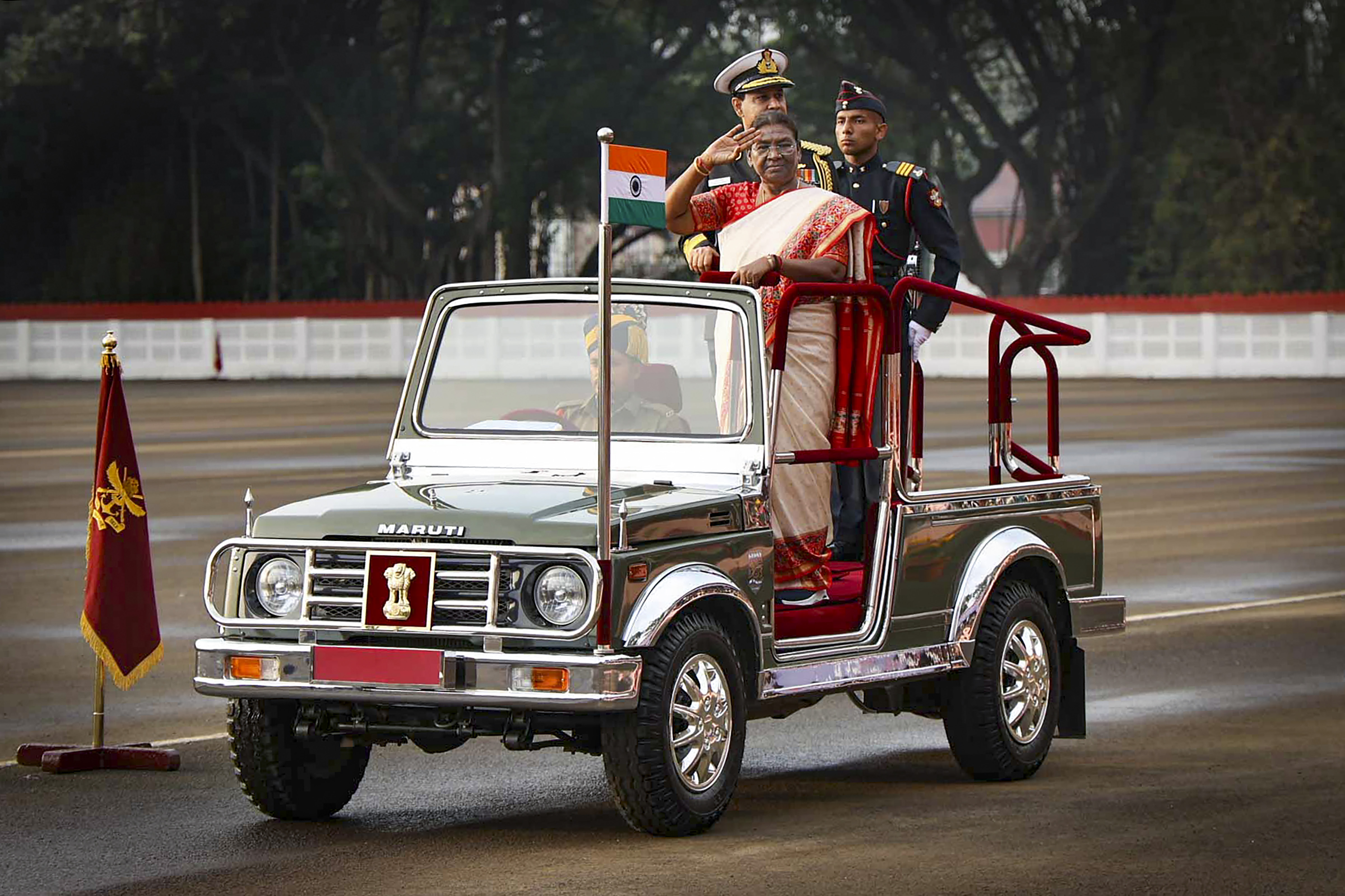 राष्ट्रपति द्रौपदी मुर्मू ने NDA पासिंग आउट परेड का किया निरीक्षण, महिला कैडेट की सराहना की