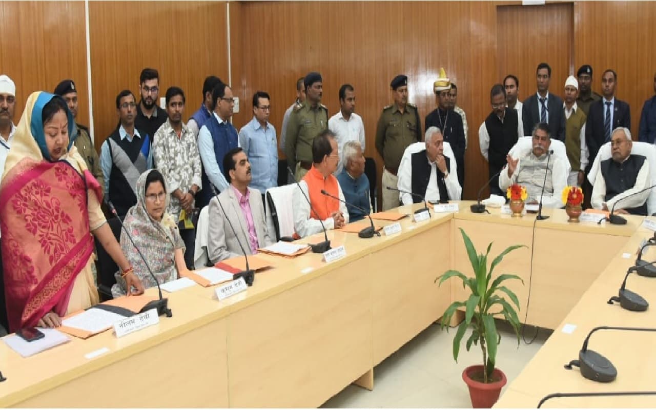 नीलम देवी और कुसुम देवी को आज विधान सभा में दिलायी गई शपथ, अध्यक्ष और मुख्यमंत्री सहित रहे ये शामिल नीलम देवी और कुसुम देवी को आज विधान सभा में दिलायी गई शपथ, अध्यक्ष और मुख्यमंत्री सहित रहे ये शामिल