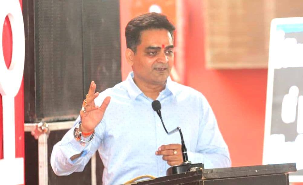 Varanasi News: वाराणसी में किन्नरों ने बच्चे के जन्म की खुशी में वसूले 25 हजार, पीड़ित ने पुलिस से मांगा इंसाफ