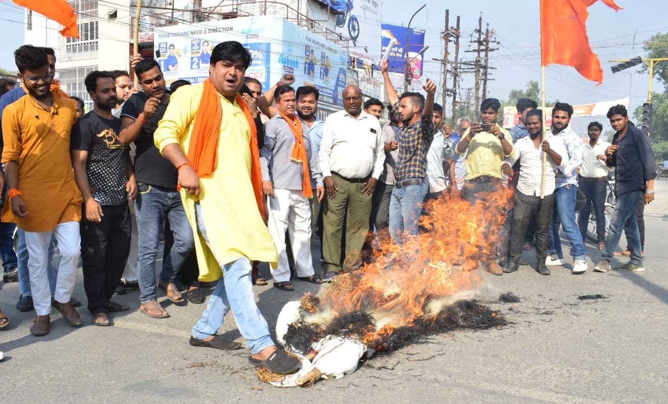 Bareilly News: बजरंग दल ने पाकिस्तान का फूंका पुतला, घाटी में हिंदुओं की हत्याओं के विरोध में की नारेबाजी