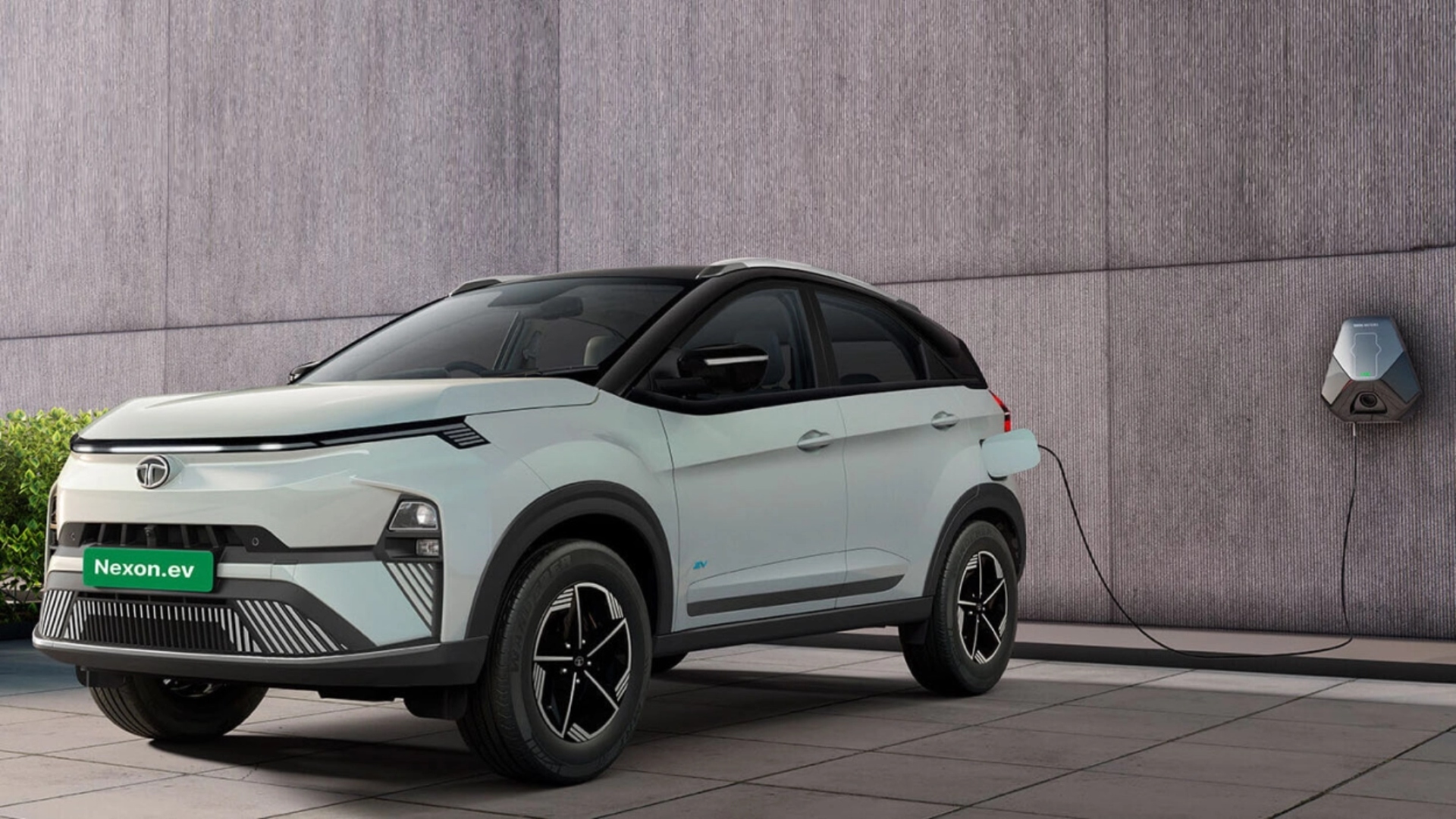 TATA Nexon EV साल 2023 की सबसे प्यारी कार, जिसने लॉन्च बाद अपने शानदार लुक और फीचर्स से सबका दिल जीता!