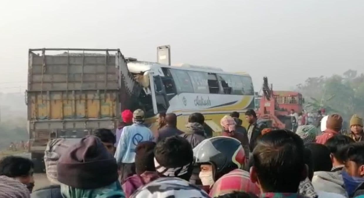 बंगाल में सुबह-सुबह भीषण सड़क हादसा, 15 घायल, पांच की हालत गंभीर