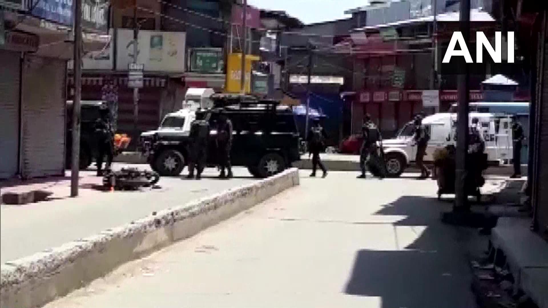 Jammu Kashmir News: सोपोर में सुरक्षाबलों पर आतंकी हमला, दो जवान शहीद, दो नागरिकों की हुई मौत
