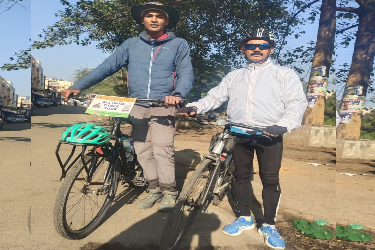 कर्नाटक से साइकिल चलाकर 9 महीने में झारखंड पहुंचे 31 वर्षीय डॉ आशुतोष, जानें क्या है टारगेट