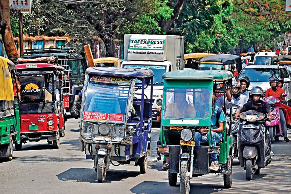 ये साल भी बीत गया, नहीं सुधरी रांची की यातायात व्यवस्था, ई-रिक्शा स्टैंड बने सरदर्द