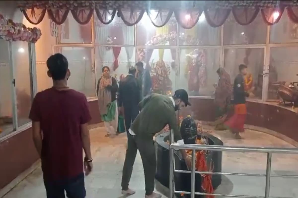 रांची में माहौल बिगाड़ने की कोशिश, मंदिर में चोरी के साथ मूर्तियों को किया क्षतिग्रस्त