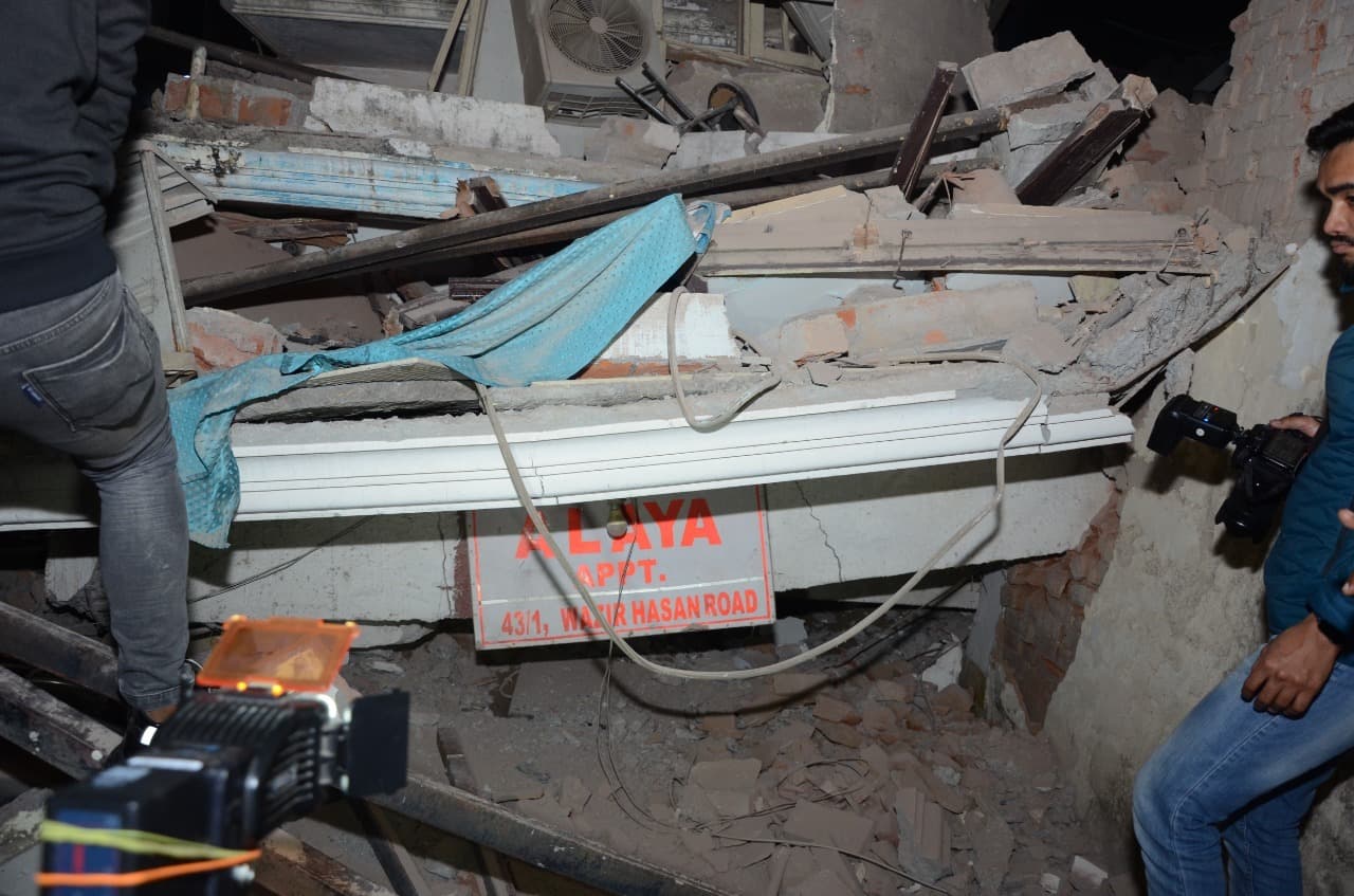 Lucknow Building Collapse: अलाया अपार्टमेंट का खंगाला गया इतिहास, 12 बजे रात को खोला गया एलडीए का दफ्तर