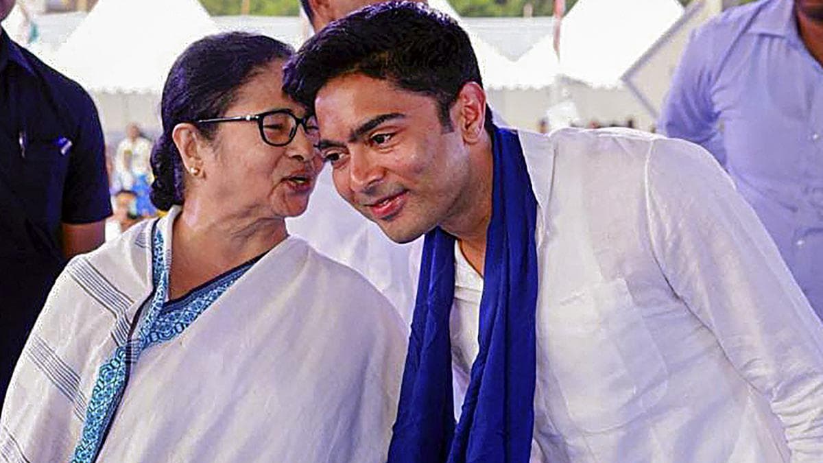 पश्चिम बंगाल :तृणमूल नेताओं में बुजुर्ग बनाम नई पीढ़ी पर छिड़ी तकरार,ममता बनर्जी से मिलने पहुंचे अभिषेक बनर्जी