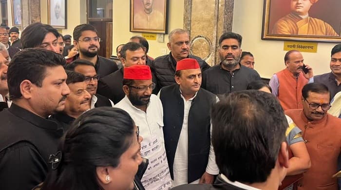 यूपी विधानसभा शीतकालीन सत्र: विपक्ष यूं ही नहीं कर रहा नई नियमावली का विरोध, हंगामे से लेकर हंसने पर लगी रोक