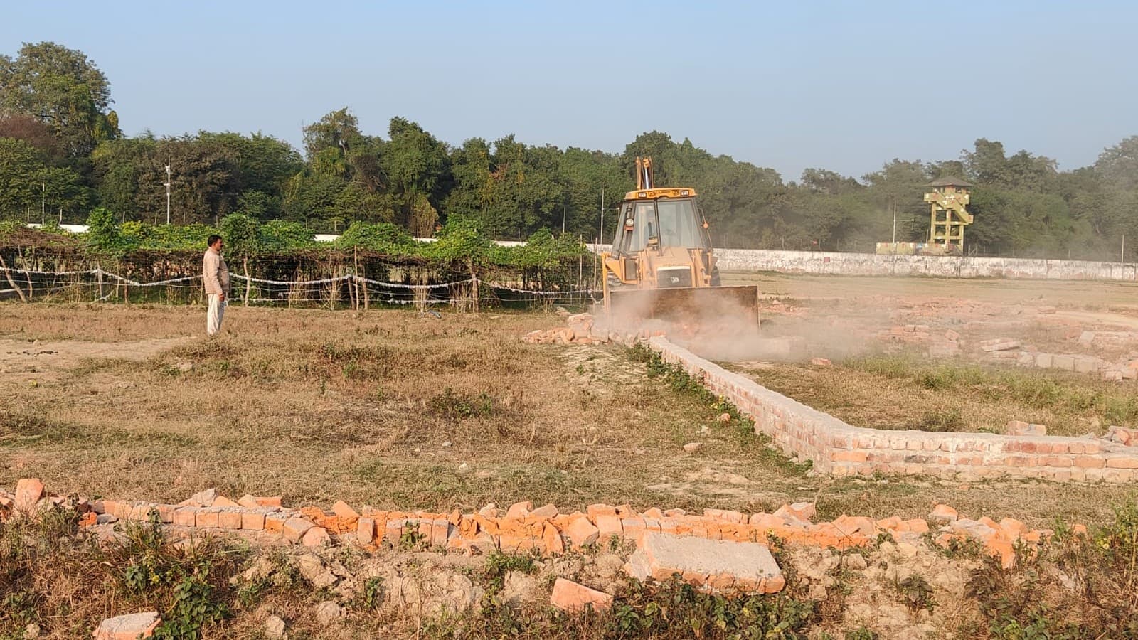 बरेली में फिर गरजा बुलडोजर, BDA ने 110 बीघा में विकसित 4 कालोनियां किया ध्वस्त, जानें क्या दी हिदायत