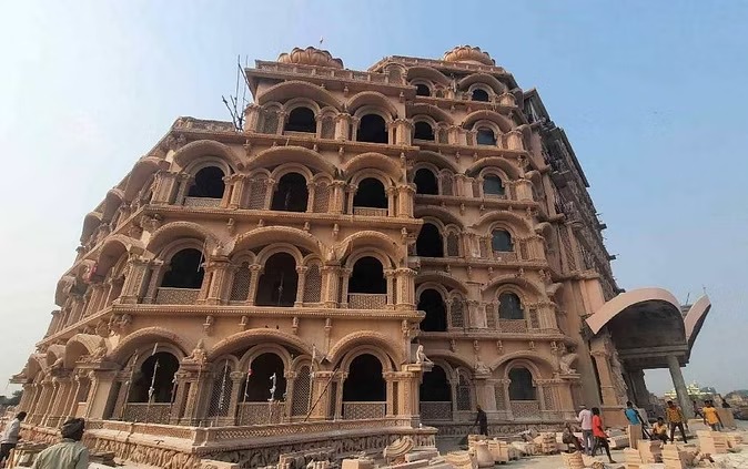 Varanasi: पीएम मोदी ने किया स्वर्वेद महामंदिर का उद्घाटन, जानें इसकी खासियत
