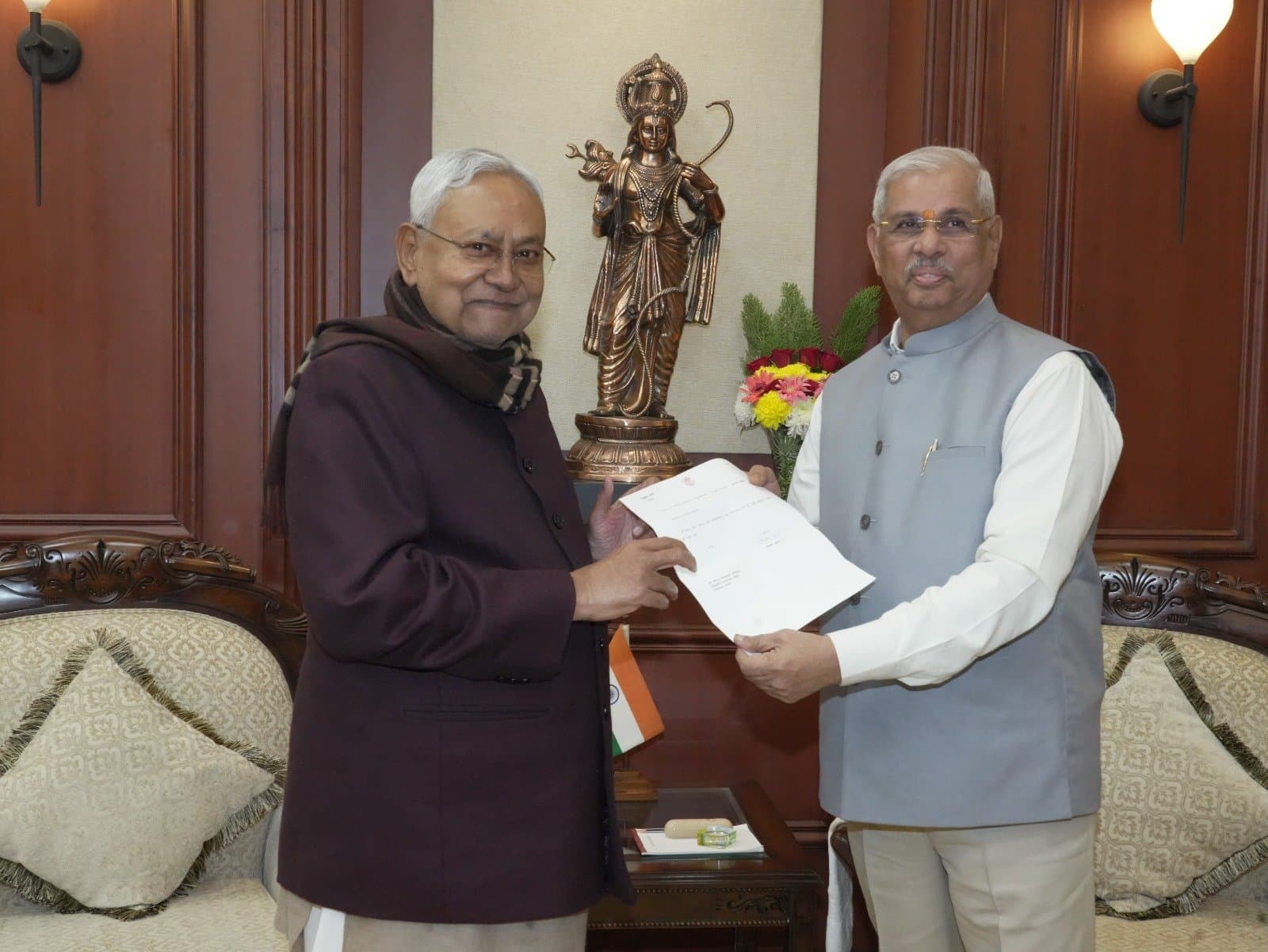 नीतीश कुमार ने बताया बिहार में क्यों गिरी महागठबंधन सरकार, इस्तीफा देकर बतायी पूरी वजह..