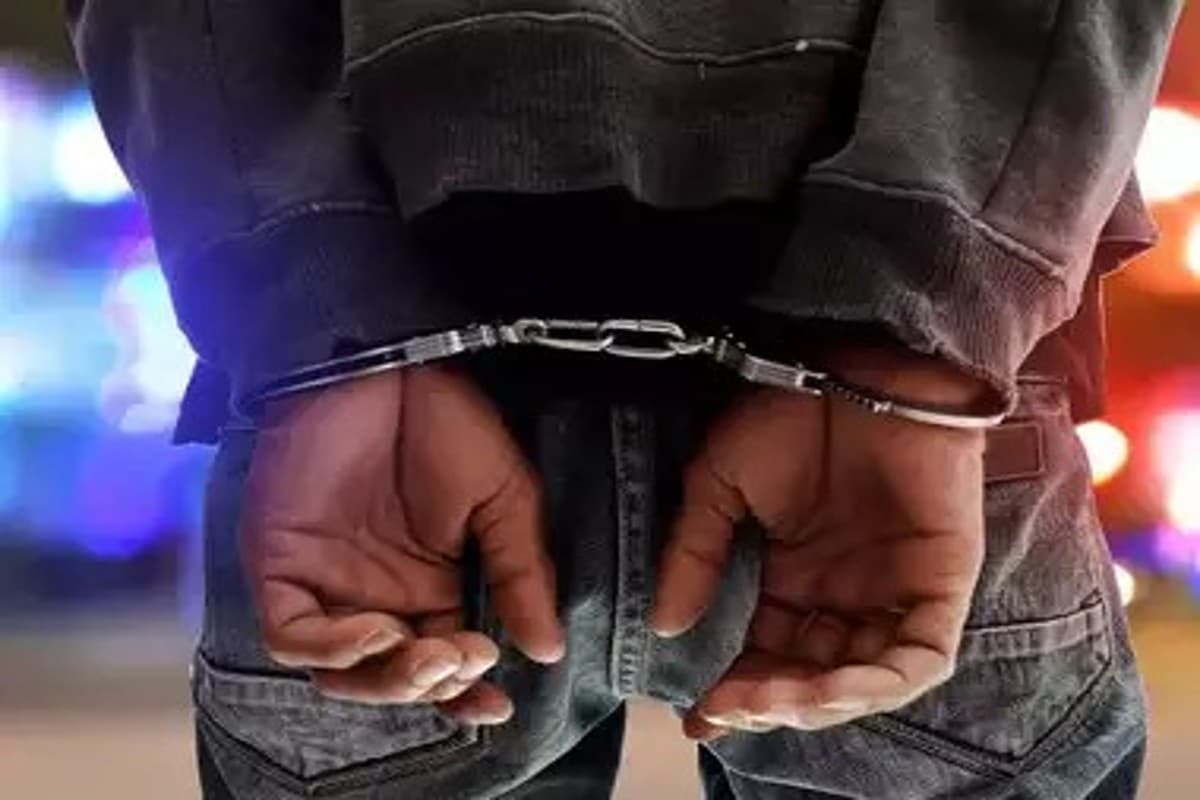 मुजफ्फरपुर में शराब सिंडीकेट का खुलासा, नेपाल के वाइन शॉप से होती थी डिलीवरी, 4 गिरफ्तार