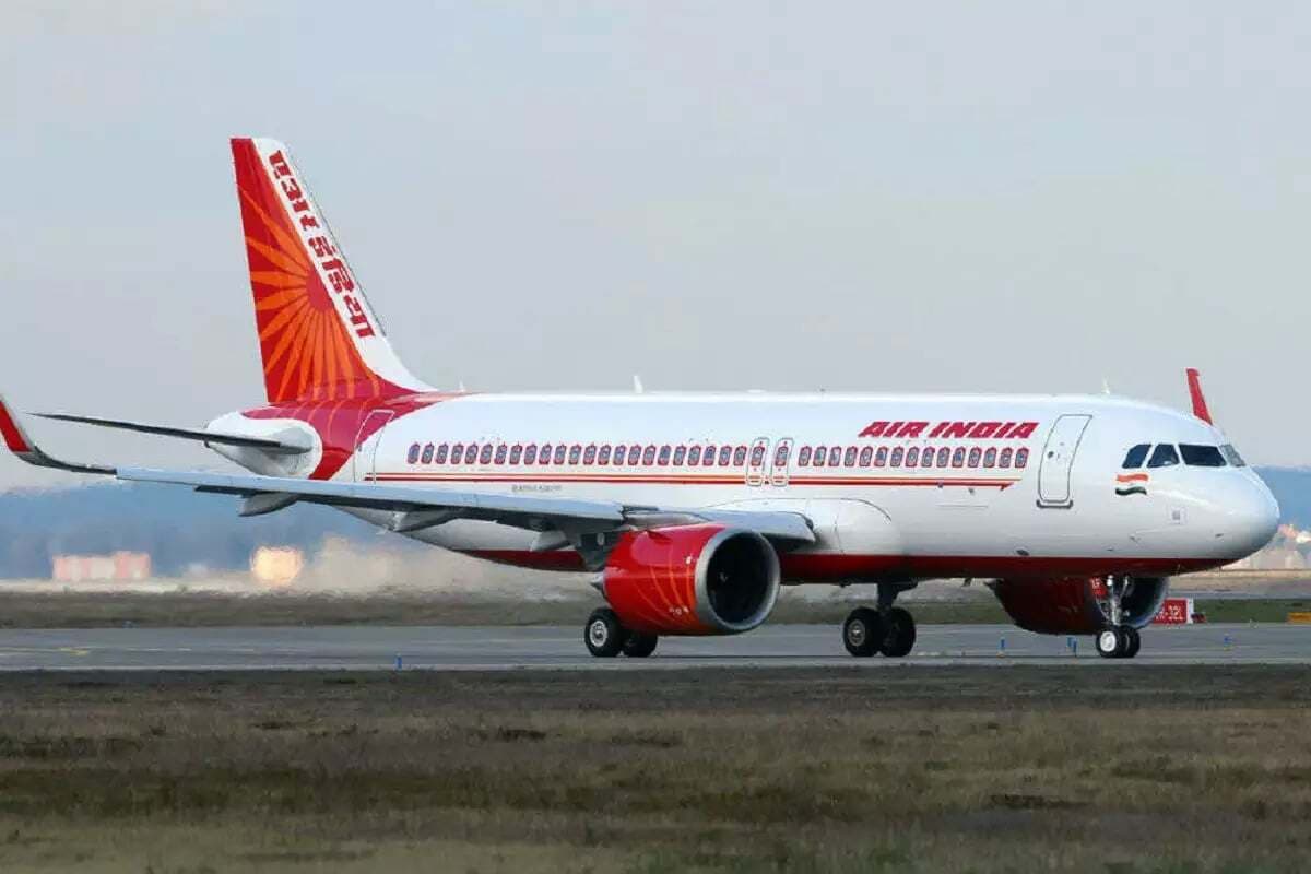 एयर इंडिया को उड़ान बंद करने की धमकी, पायलट बोले- स्वास्थ्यकर्मी कर रहे हैं दुर्व्यवहार