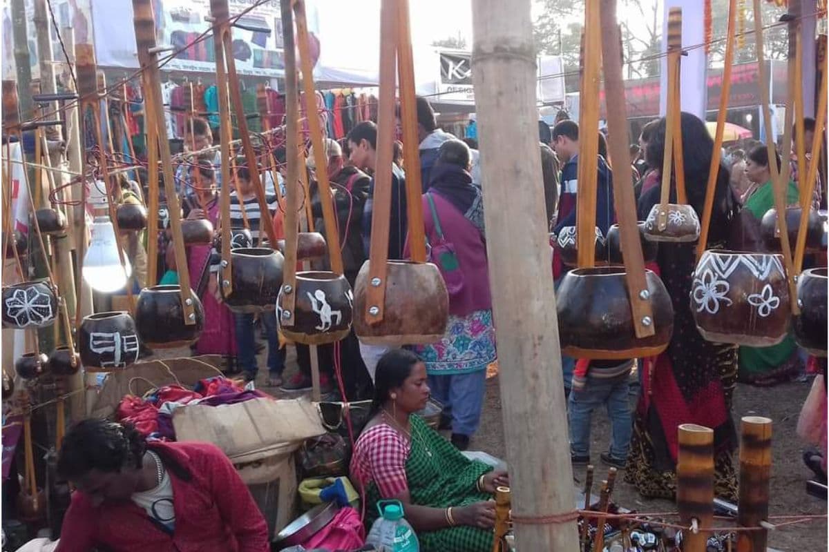 पश्चिम बंगाल : पौष मेले में ठंड और शीतलहरी के बावजूद जुट रहे है उत्साहित पर्यटक