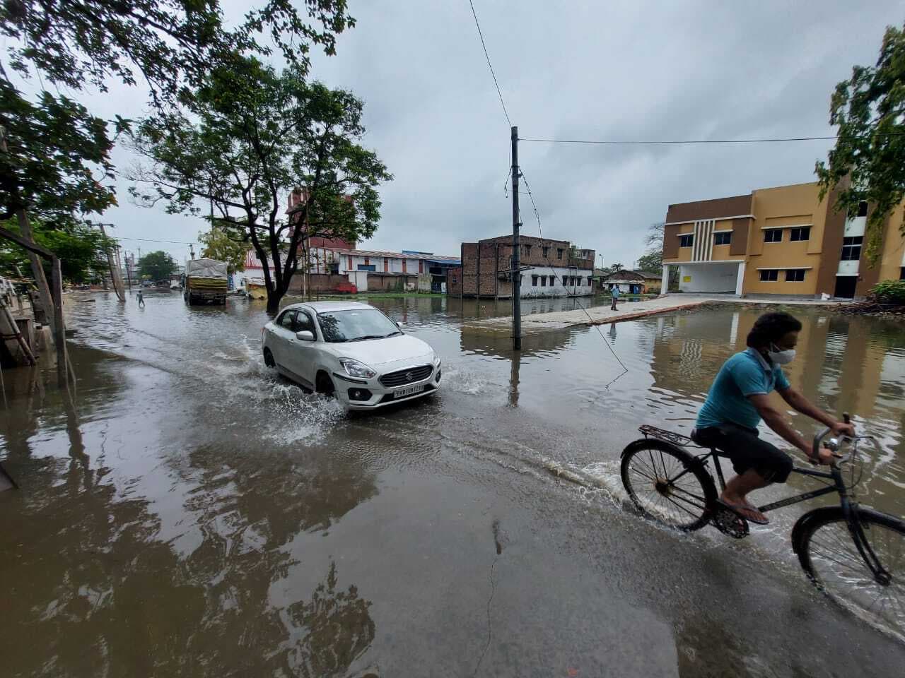 अब मॉनसून ने बढ़ाई मुश्किलें! बिहार में ठनका गिरने से पांच की मौत, बेतिया, सीवान सहित इन जिलों में रेड अलर्ट जारी