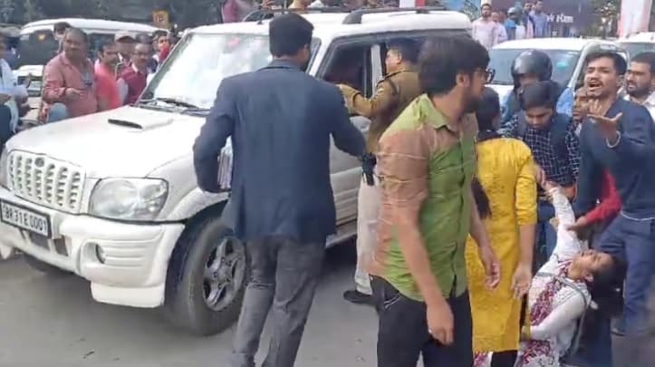 सम्राट चौधरी की गाड़ी के आगे छात्रा ने लगायी छलांग, जानें किस बात को लेकर थी परेशान