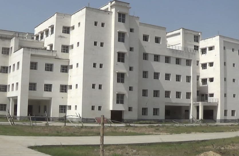 Aligarh News: कानपुर की रहने वाली BHMS की छात्रा ने हॉस्टल में लगाई फांसी, जांच में जुटी पुलिस