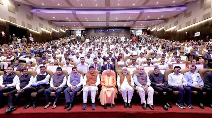 UP News: सीएम योगी ने गिनाई अपनी सरकार में की गई भर्तियां, बोले- विकास को पसंद नहीं करने वाले करते हैं राजनीति