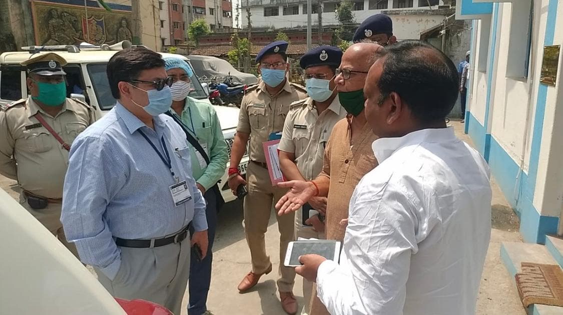 मालदा में कांग्रेस उम्मीदवार मोक्ताकीन और सांसद आबू हासेम पर हमला, गाड़ी में तोड़ फोड़ मालदा में कांग्रेस उम्मीदवार मोक्ताकीन और सांसद आबू हासेम पर हमला, गाड़ी में तोड़ फोड़
