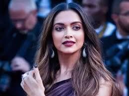 Instagram से सभी पोस्ट डिलीट करने के बाद दीपिका ने शेयर की पहली तसवीर, फैंस से पूछा ये सवाल