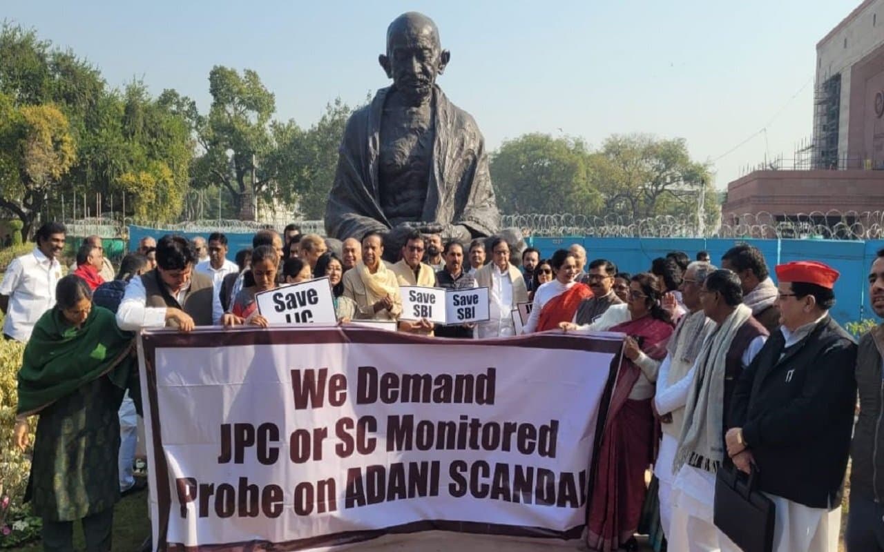 18 विपक्षी दलों के विरोध मार्च को रोका गया, खरगे बोले – 200 सांसदों के लिए 2000 पुलिस वाले