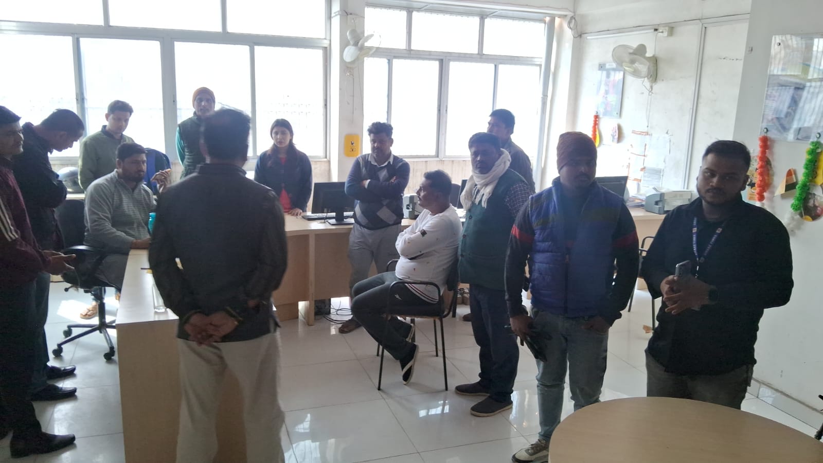 बिहार: गोपालगंज में श्रीराम फाइनेंस कंपनी और ओरिएंटल इंश्योरेंस बैंक में लूट, विरोध कर रहे कर्मी को मारी गोली
