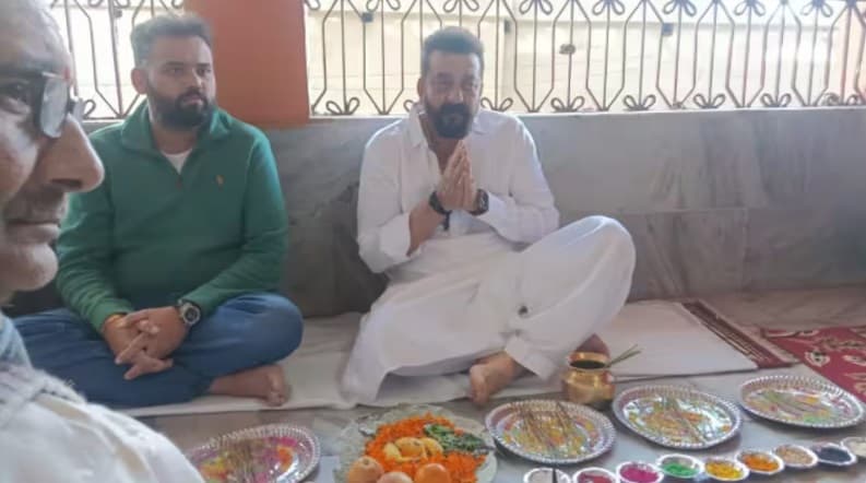 संजय दत्त ने किया अपने ननिहाल गया में पिंडदान, पिता सुनील दत्त और मां नरगिस की आत्मा की शांति के किया तर्पण