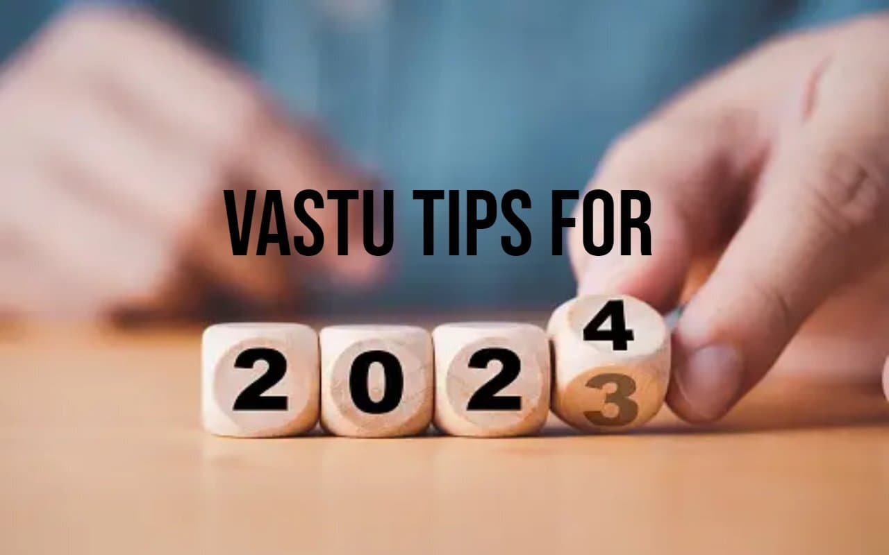 Vastu Tips 2024 : नए साल पर घर से दूर करें ये वास्तुदोष, दुख दर्द मिटने के साथ रोजगार में होगी बरकत