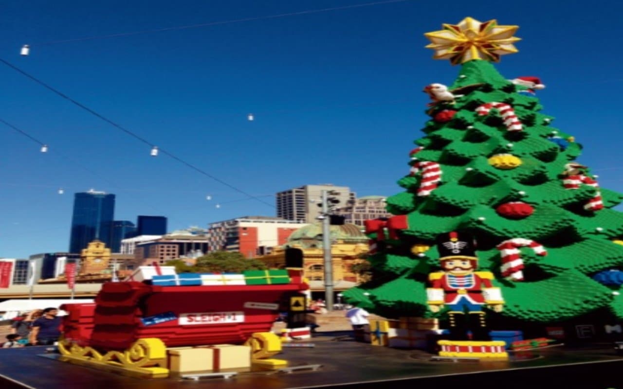 Merry Christmas : ब्रसेल्स के ग्रैंड प्लेस में लगा है शानदार क्रिसमस ट्री