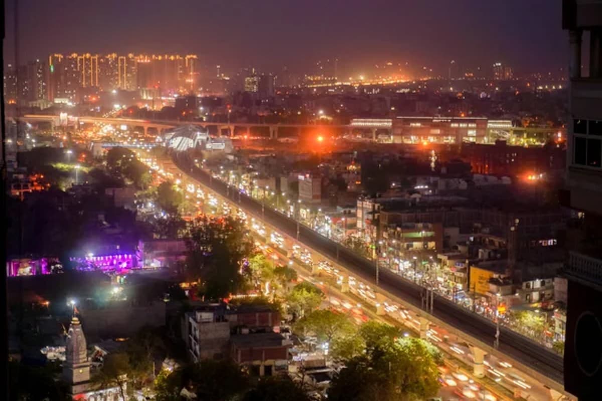 Delhi Famous Area: ये हैं दिल्ली के बेस्ट प्लेस, जहां आप दोस्तों के संग कर सकते हैं जमकर मस्ती