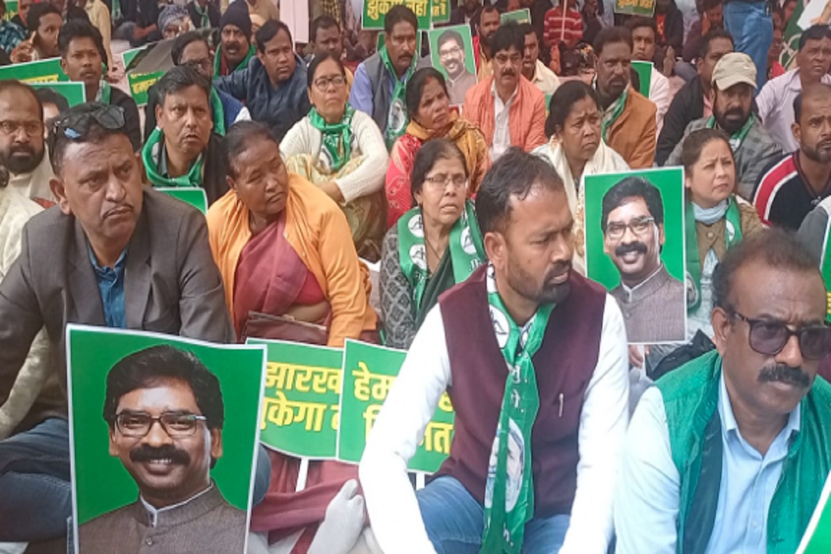 झामुमो कार्यकर्तओं का ED व BJP पर फूटा गुस्सा, कहा- हेमंत सोरेन को बगैर किसी सबूत के किया जा रहा प्रताड़ित