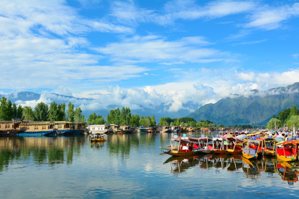 Kashmir Tour: कश्मीर के लिए IRCTC लाया है शानदार टूर पैकेज, मात्र इतने हजार रुपए में करें स्वर्ग का दीदार