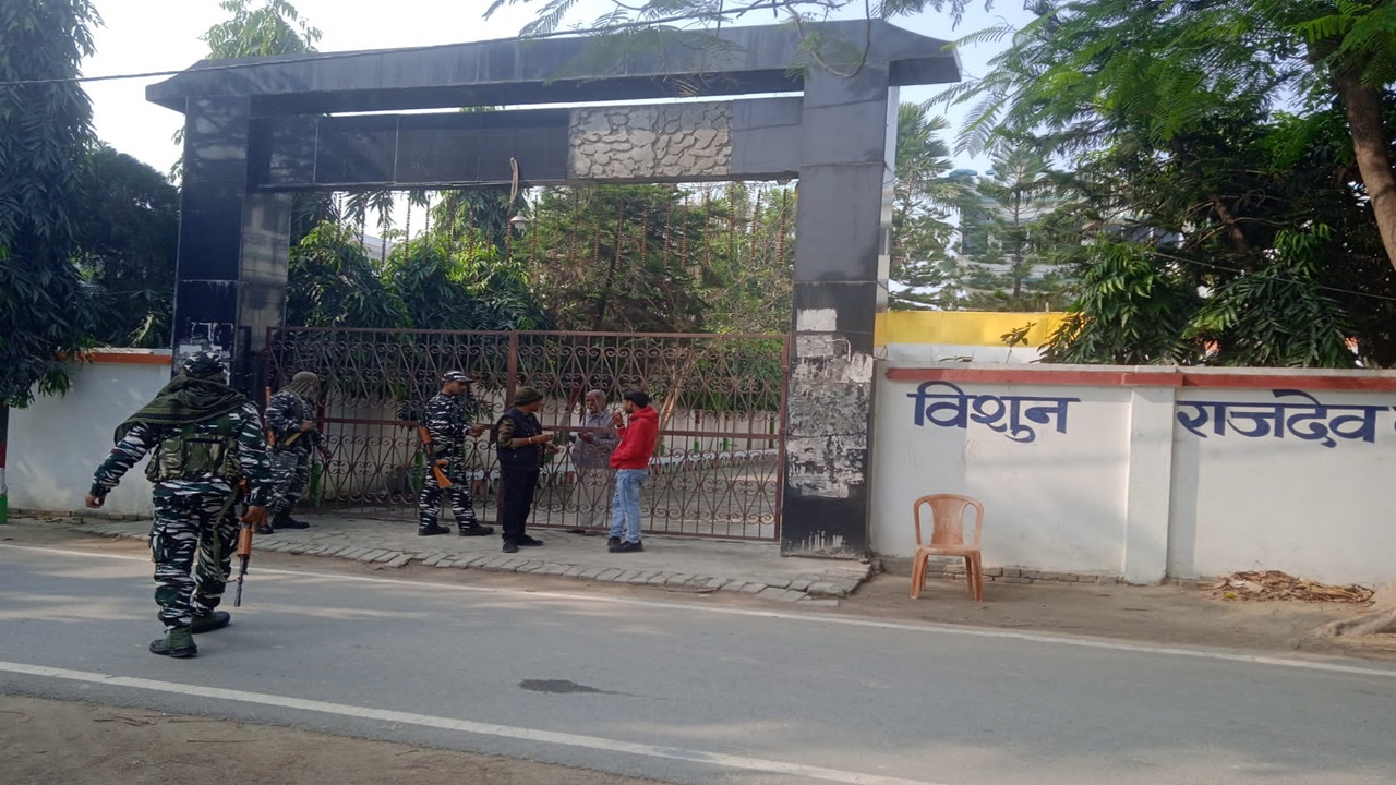 बिहार: वैशाली में ED की रेड, टॉपर घोटाले के मुख्य आरोपी बच्चा राय के ठिकानों पर छापेमारी