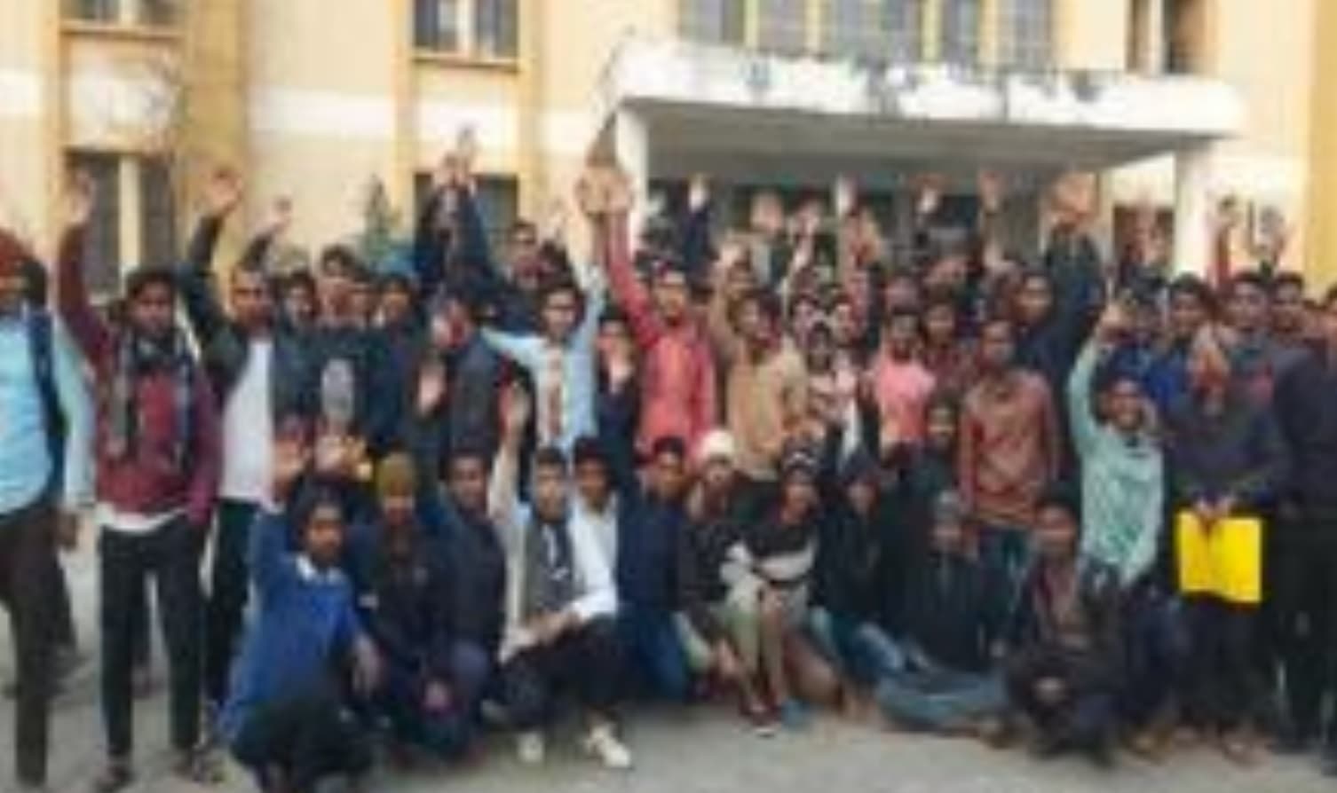 बिहार: प्राण प्रतिष्ठा की खुशी में कैंडल जलाने पर कॉलेज न दी सजा, ठंड में छात्रों को रात भर हॉस्टल से रखा बाहर