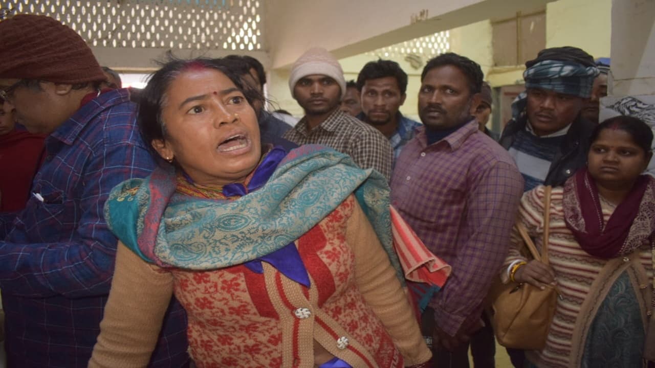 बिहार: लड़की ने एक साल पहले किया था प्रेम विवाह, अब गोली मारकर हुई हत्या, स्कूटी चला रहे युवक को भी लगी गोली
