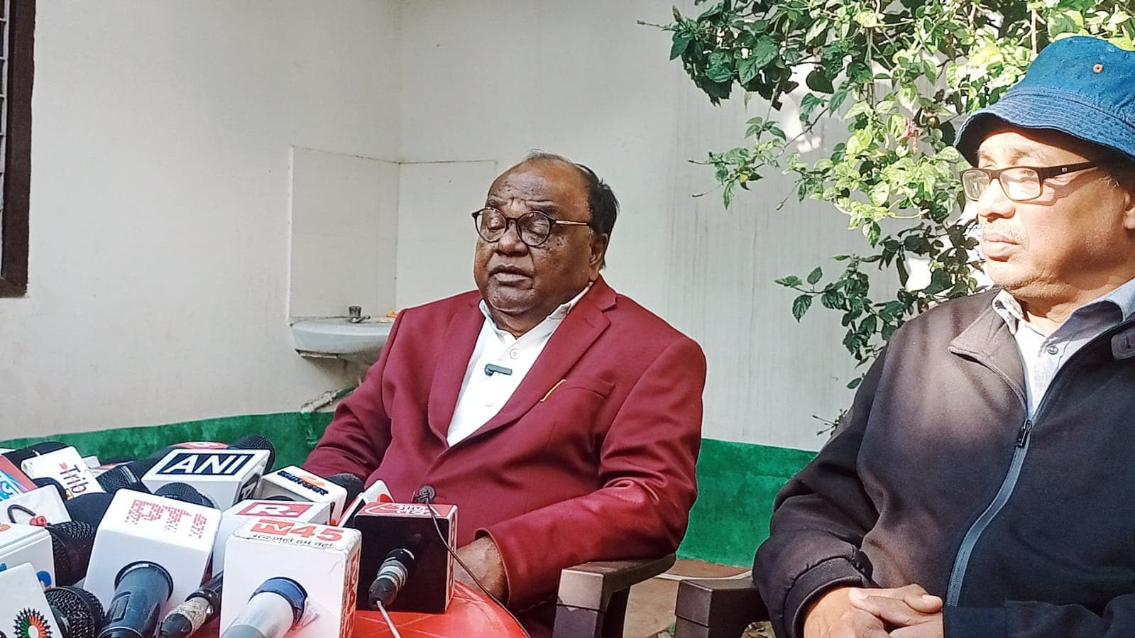 सरकार को खतरा नहीं, समर्थन में करेंगे वोट : लोबिन हेंब्रम