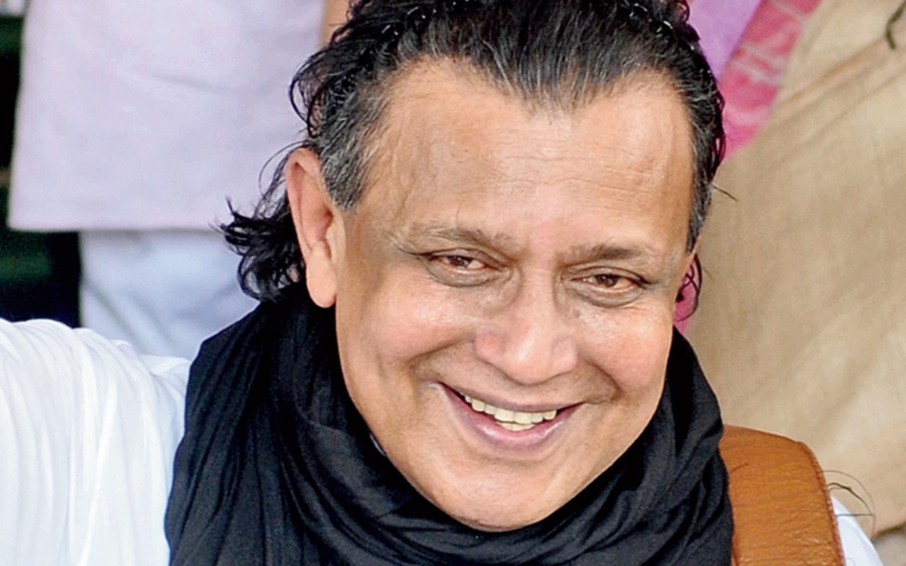 Mithun Chakraborty हुए डिस्चार्ज, बाहर आकर बोले- PM मोदी ने फोन कर लगाई डांट, जानें क्या कहा